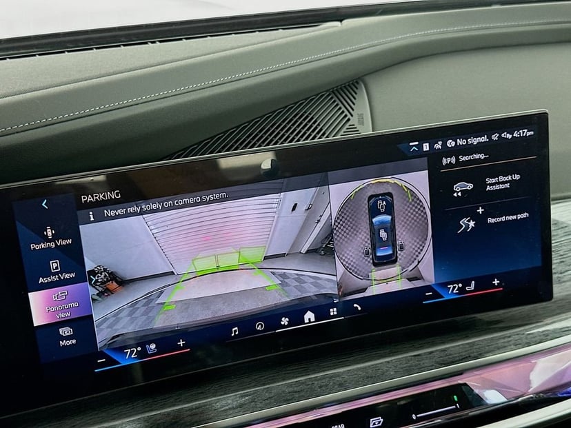 2025 BMW i7 - Image 13