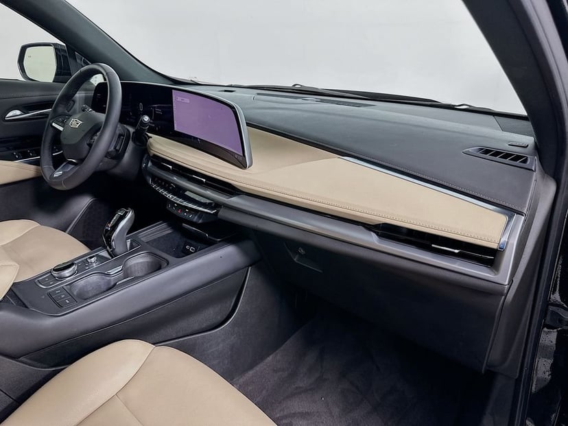 2024 Cadillac XT4 - Image 29