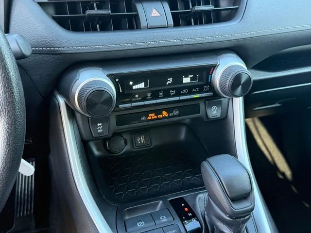 2025 Toyota RAV4 - Image 16