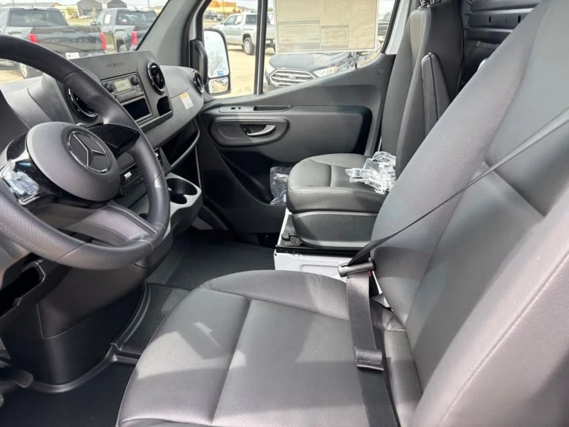 2025 Mercedes-Benz Sprinter 2500 - Image 8