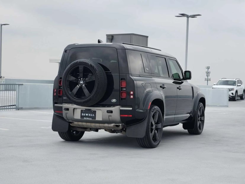 2022 Land Rover Defender - Image 5