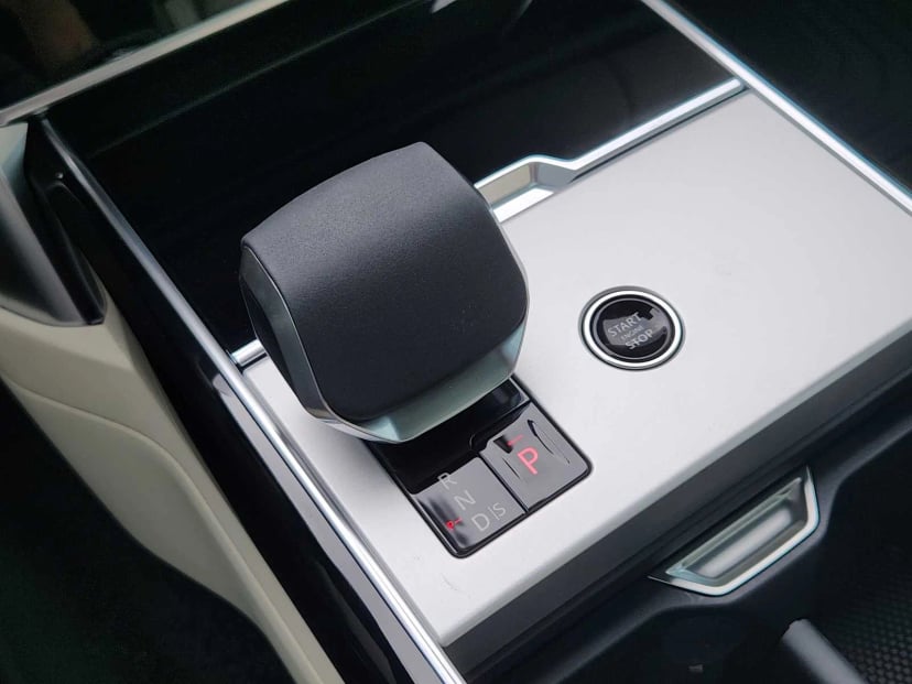 2026 LAND ROVER Range Rover - Image 18