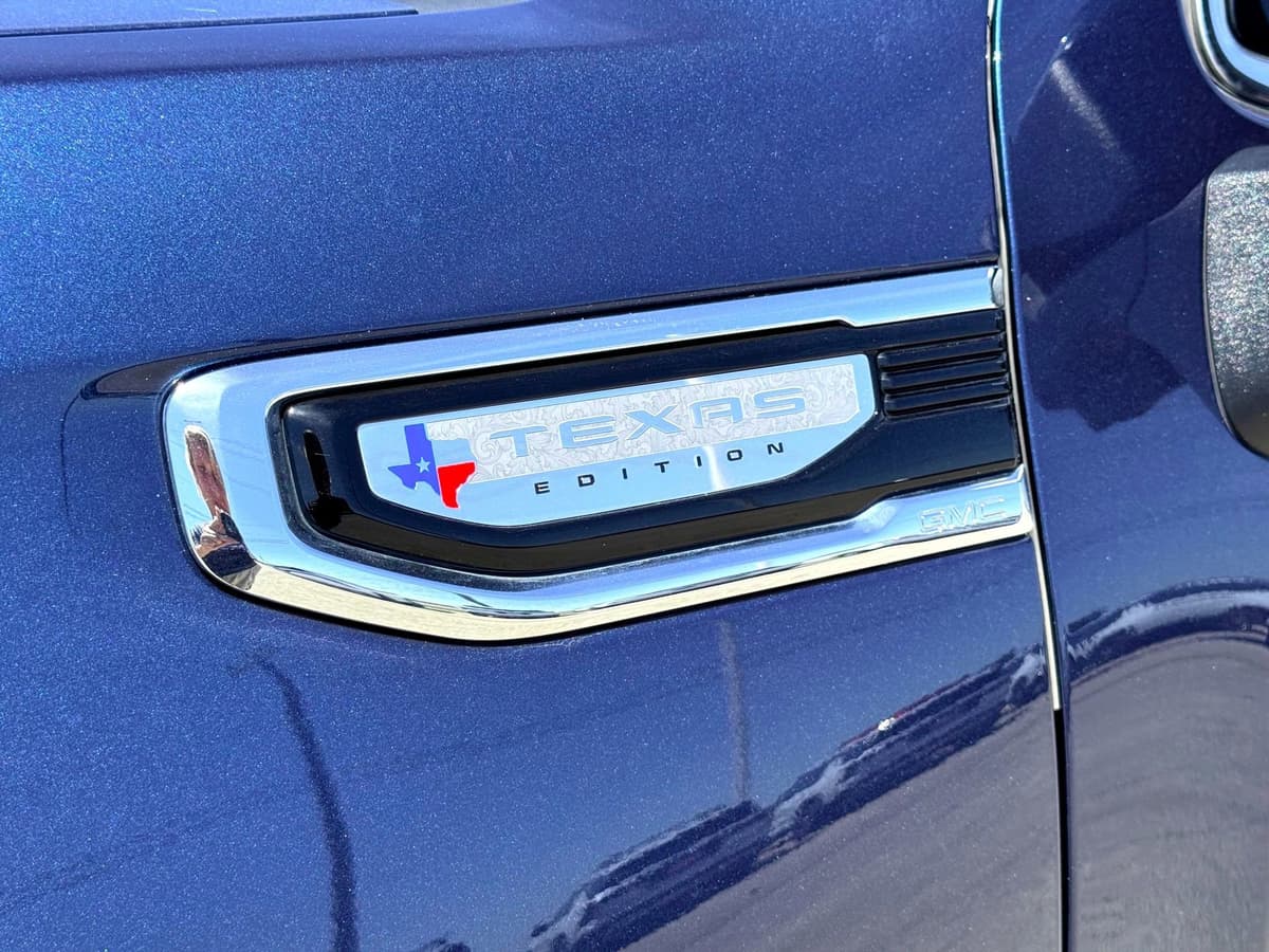 2023 GMC Sierra 1500 - Image 3