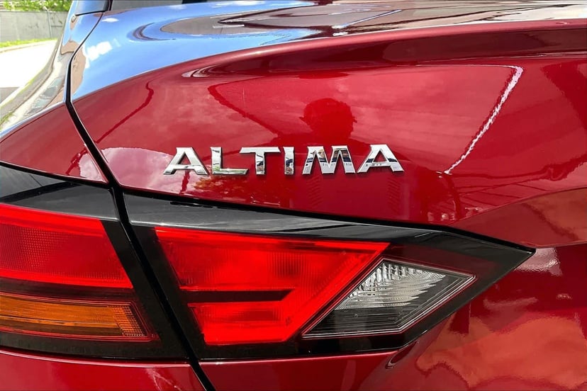 2022 Nissan Altima - Image 10