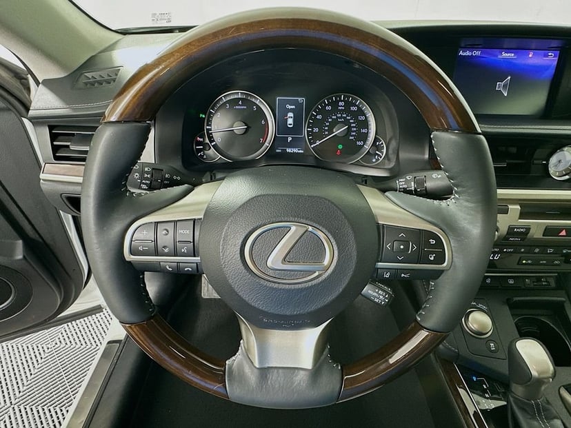 2017 Lexus ES - Image 11