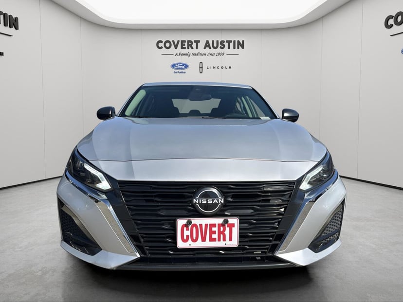 2024 Nissan Altima - Image 8