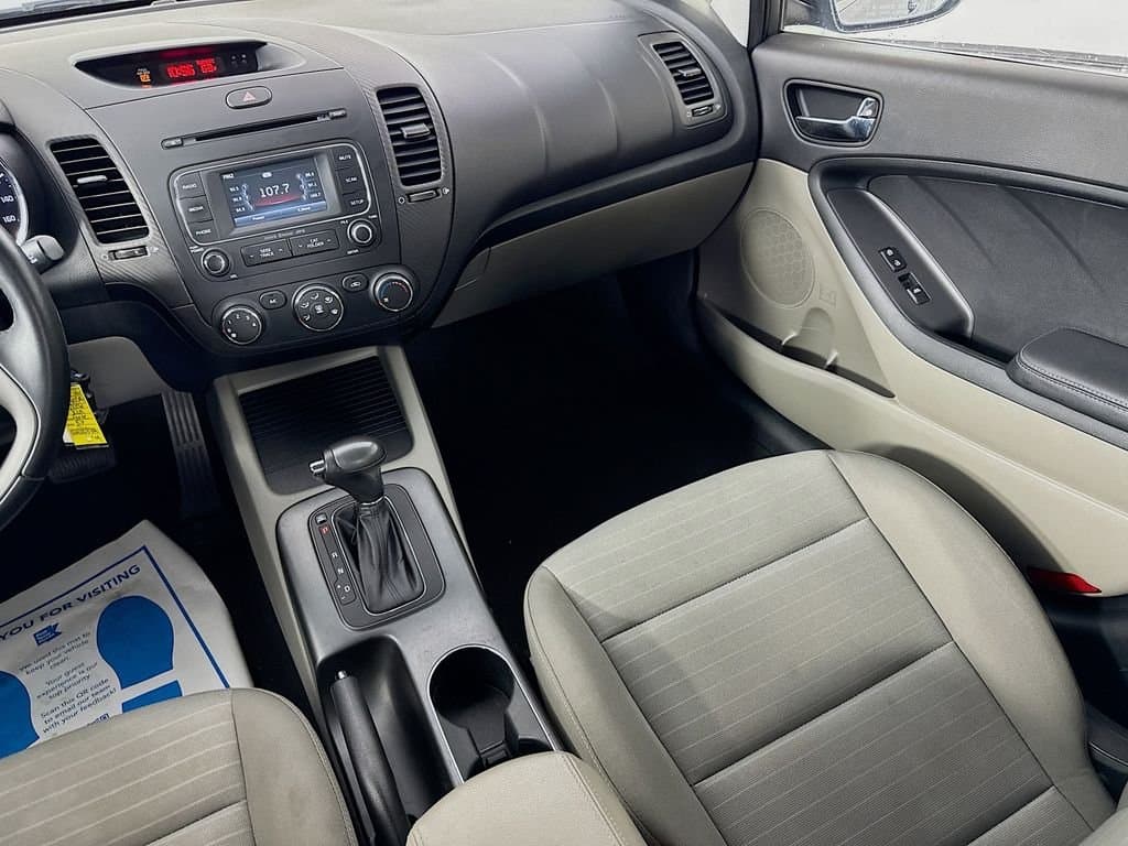 2016 KIA Forte - Image 27