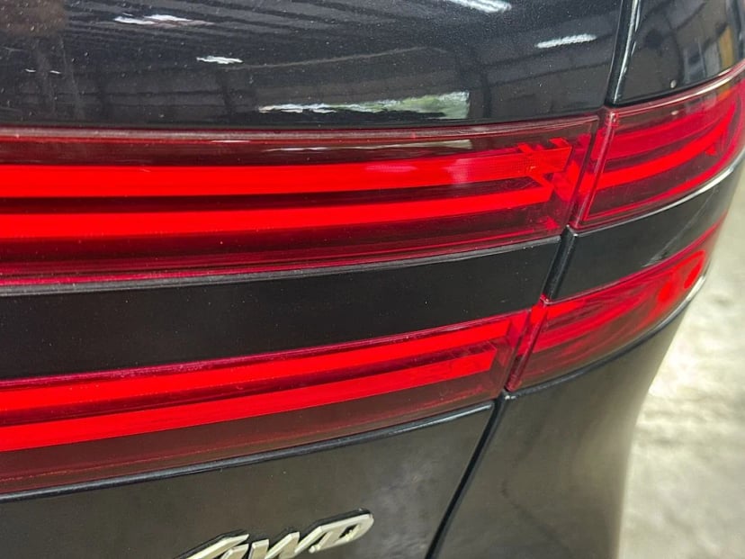 2022 Genesis GV70 - Image 33