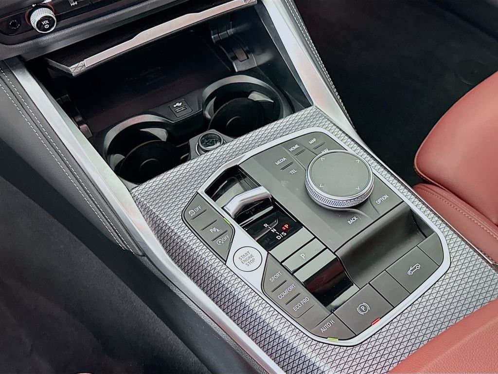 2025 BMW 4 Series - Image 17