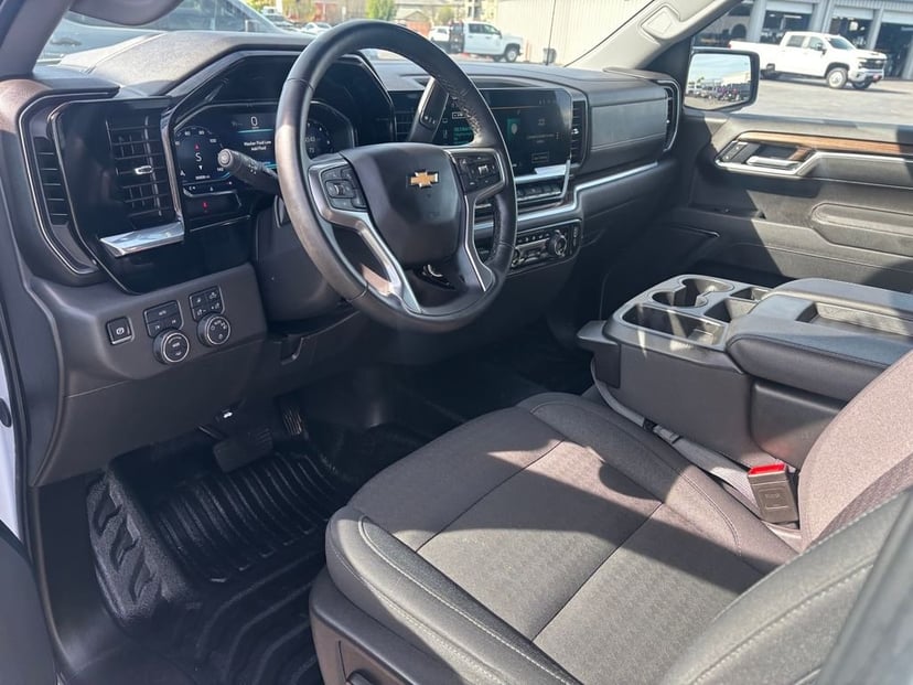 2025 Chevrolet Silverado 1500 - Image 7
