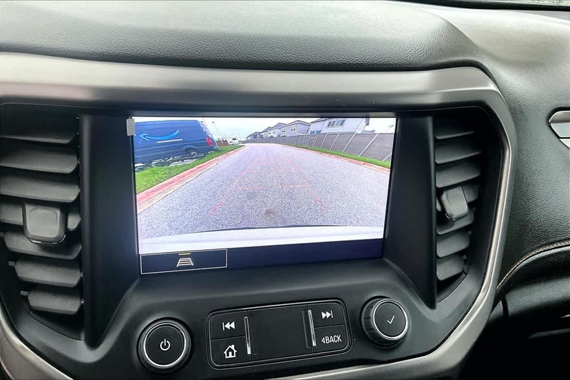 2023 GMC Acadia - Image 26