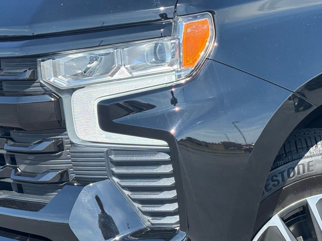 2025 Chevrolet Silverado 1500 - Image 3