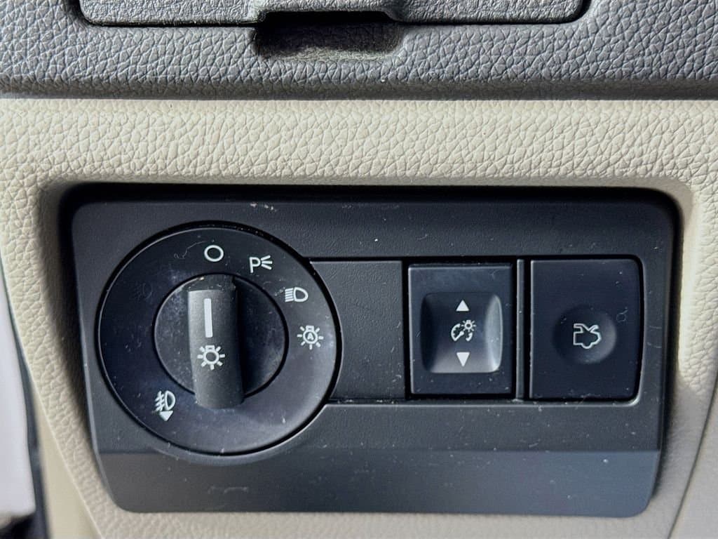 2010 FORD Fusion - Image 12