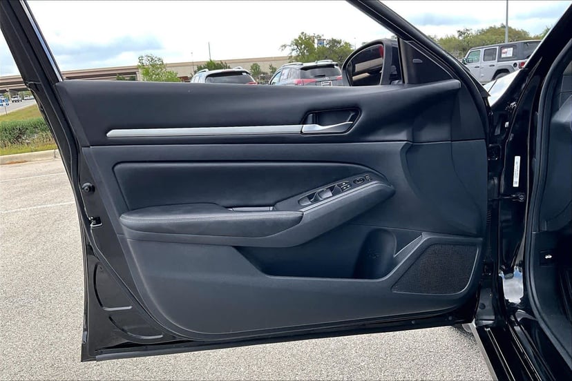2022 Nissan Altima - Image 22