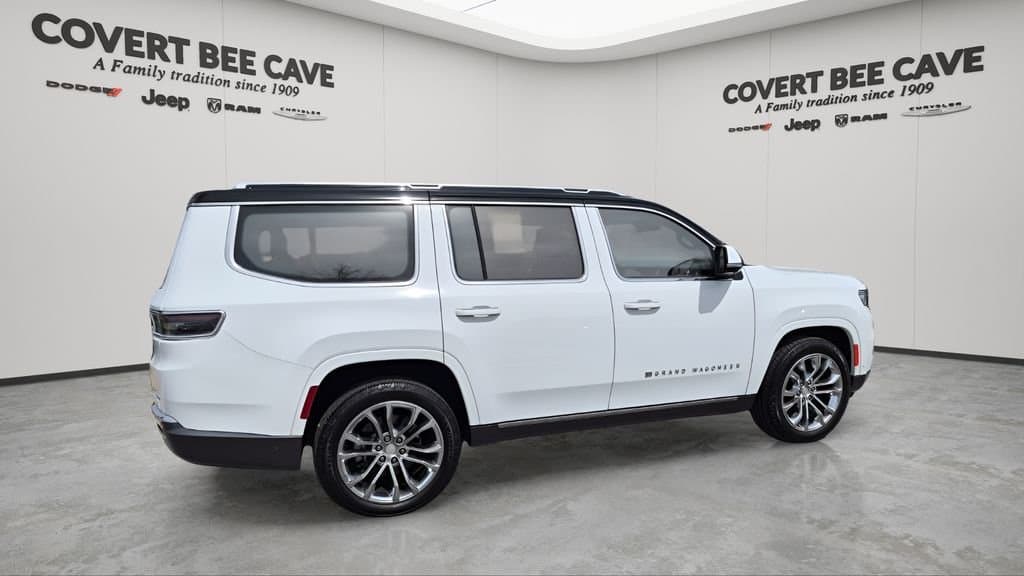 2022 Jeep Grand Wagoneer - Image 10