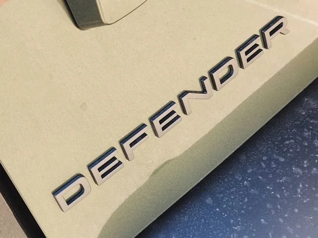 2026 Land Rover Defender 130 - Image 8