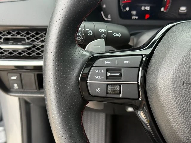 2025 Acura ADX - Image 12
