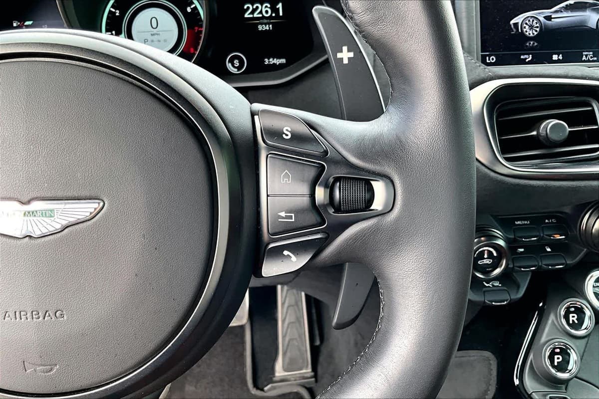 2020 Aston Martin Vantage - Image 23