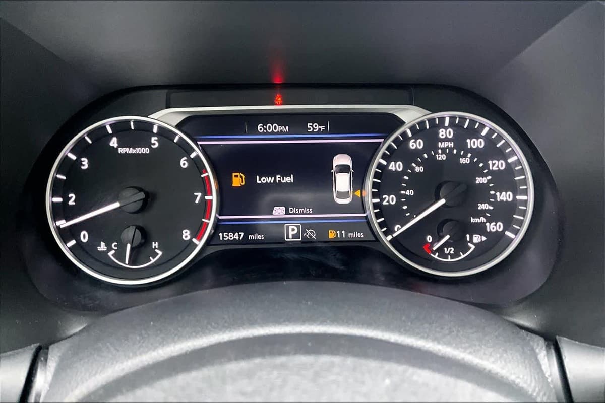 2025 Nissan Sentra - Image 25