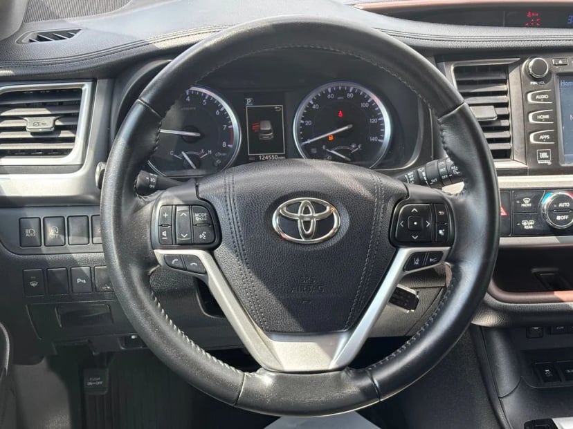 2017 Toyota Highlander - Image 29