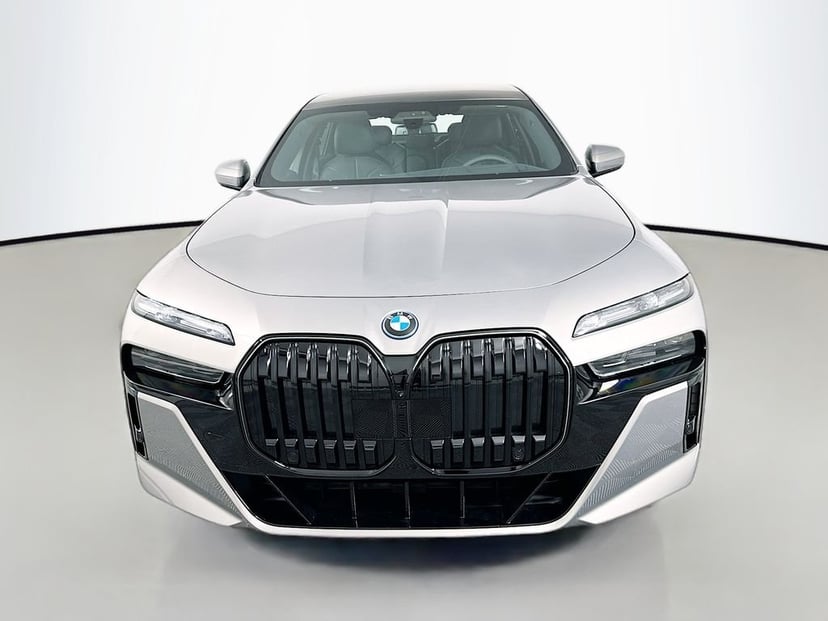 2025 BMW i7 - Image 2