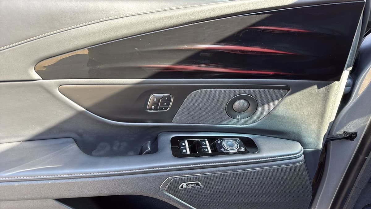 2024 Lincoln Nautilus - Image 12