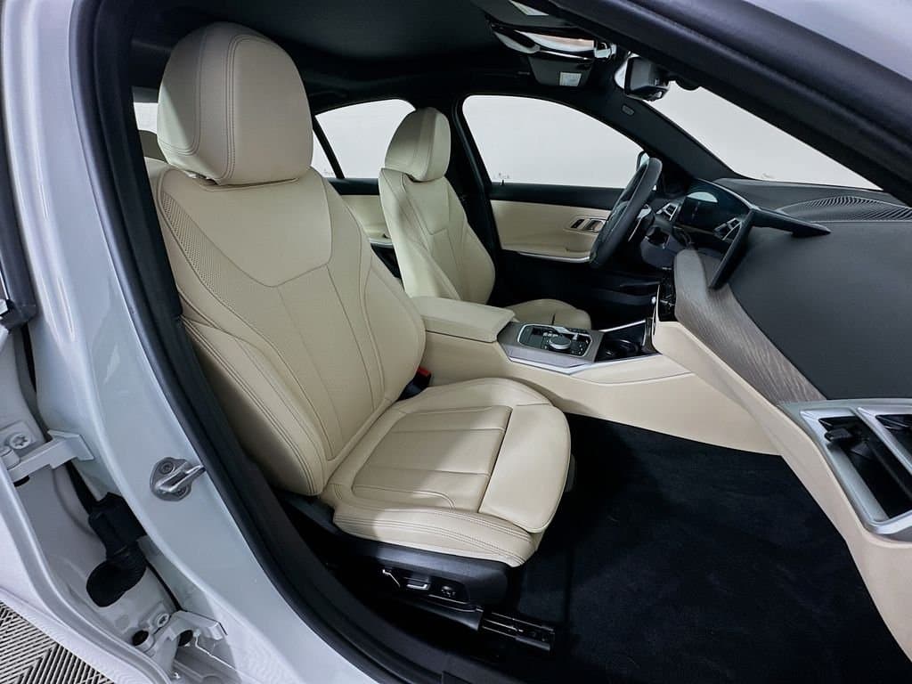 2025 BMW 3 Series - Image 29