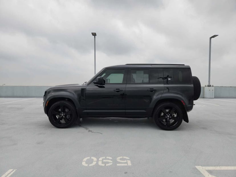 2022 Land Rover Defender - Image 4