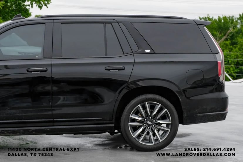 2021 Cadillac Escalade - Image 13
