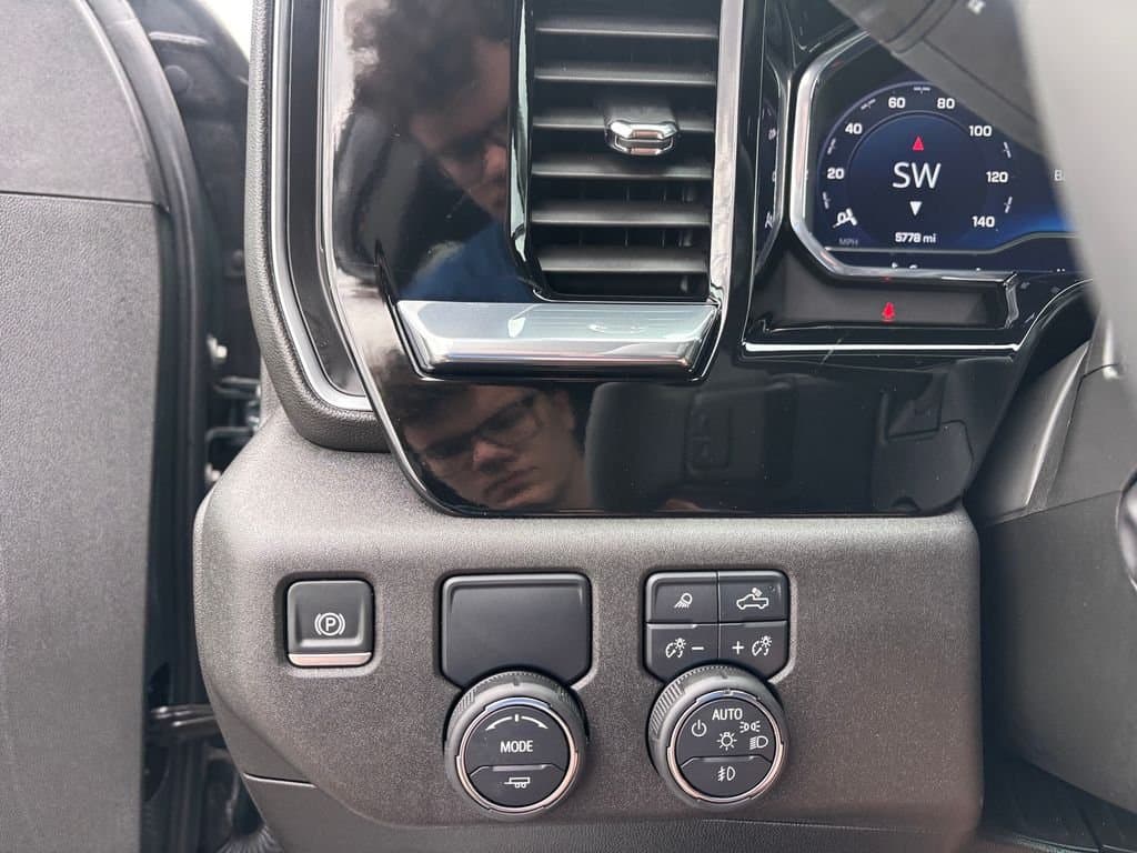 2025 Chevrolet Silverado 1500 - Image 23