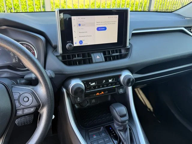 2025 Toyota RAV4 - Image 18