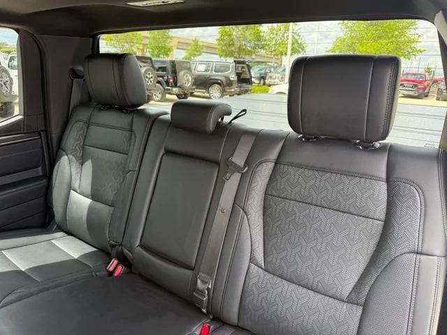 2025 Toyota Tundra - Image 30