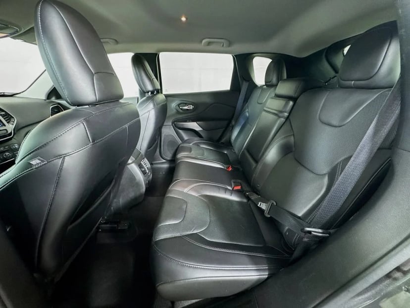 2019 Jeep Cherokee - Image 23