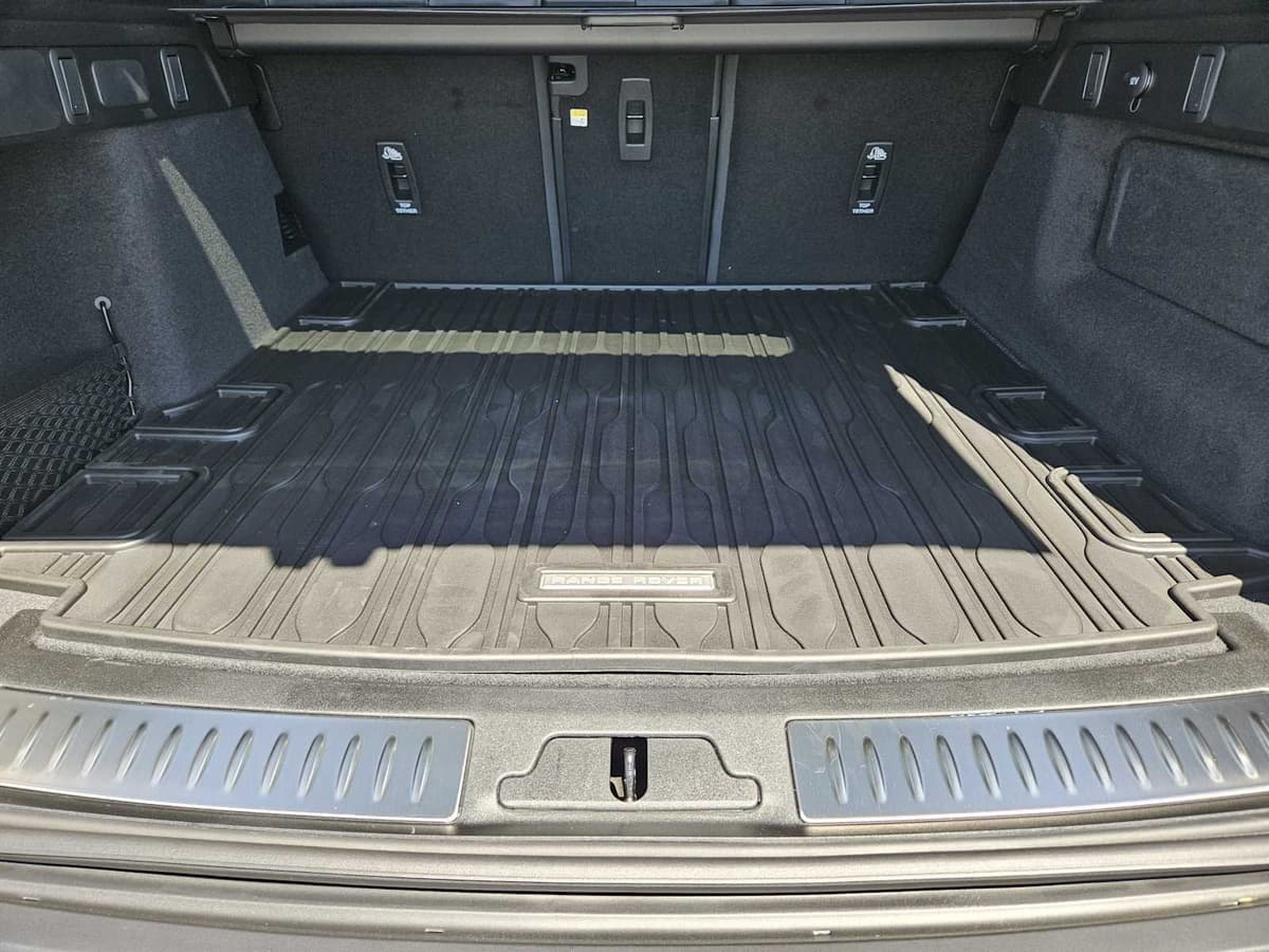 2026 LAND ROVER Range Rover Velar - Image 31