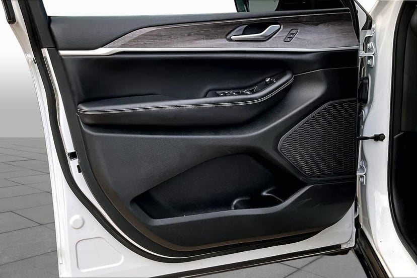 2023 Jeep Grand Cherokee - Image 21