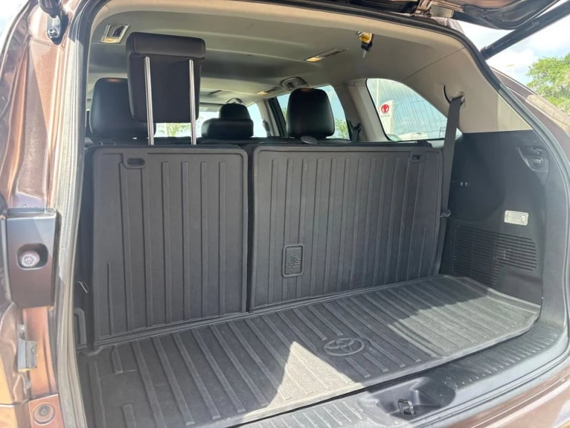 2017 Toyota Highlander - Image 30