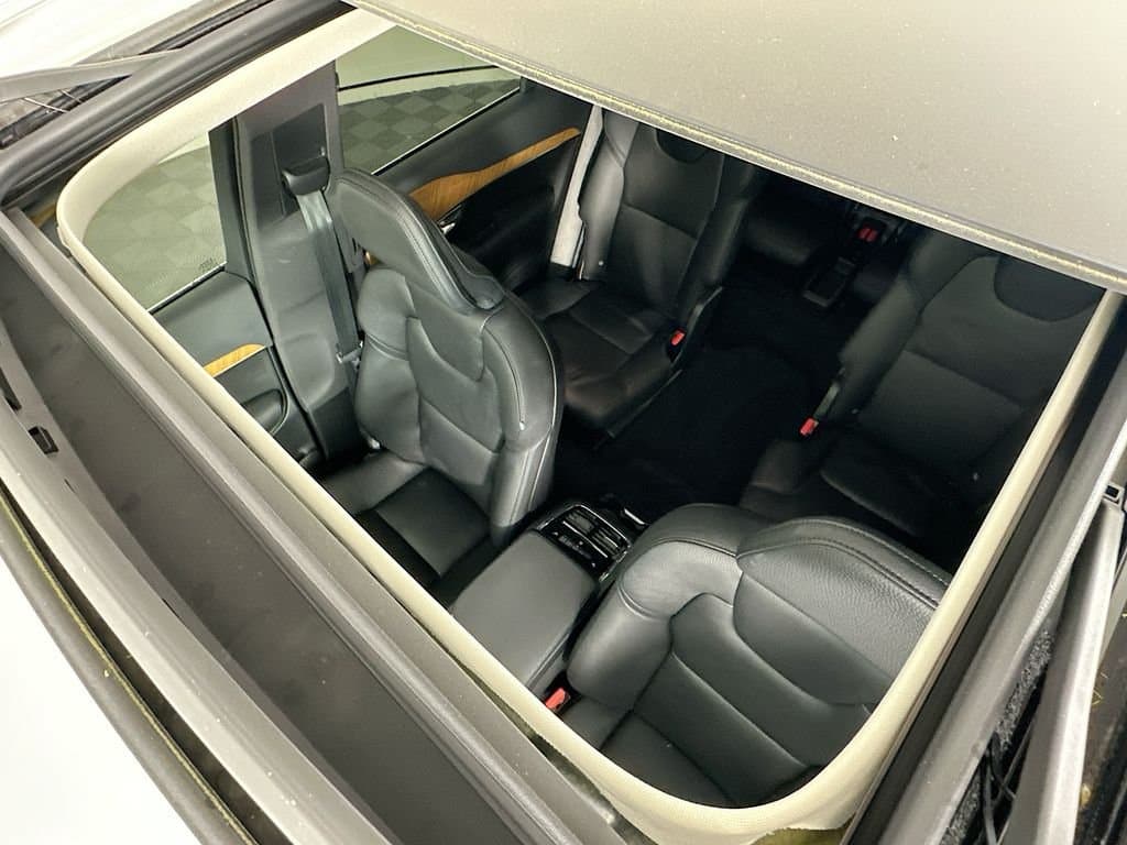 2022 Volvo XC90 Recharge Plug-In Hybrid - Image 22