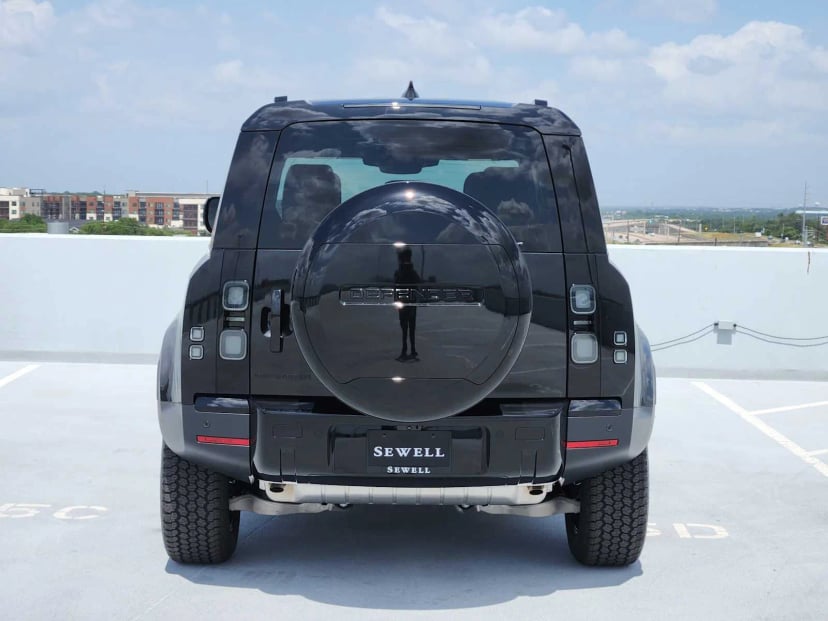 2026 LAND ROVER Defender 110 - Image 6