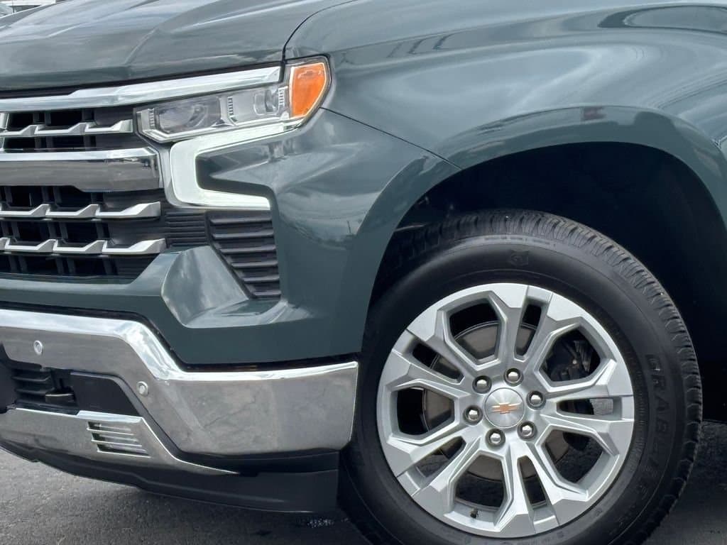 2025 Chevrolet Silverado 1500 - Image 3