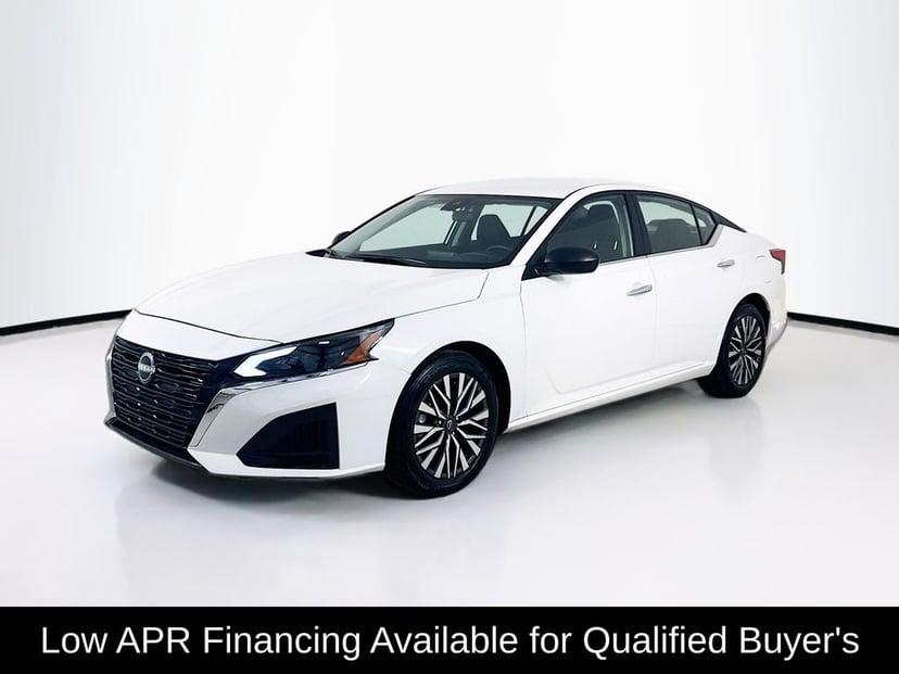 2025 Nissan Altima - Image 3