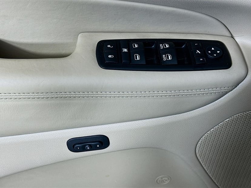 2014 Jeep Grand Cherokee - Image 18