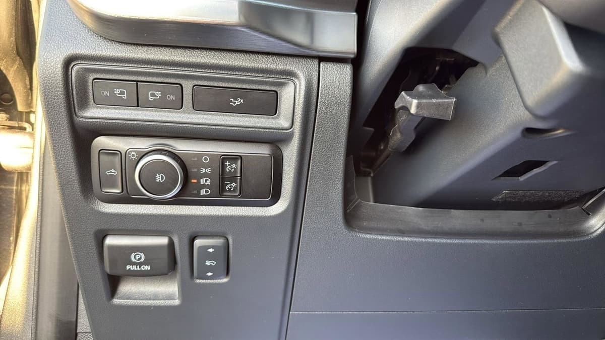 2023 Ford F-150 - Image 18