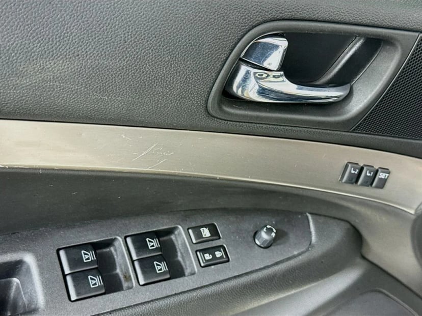 2013 INFINITI G37 - Image 22