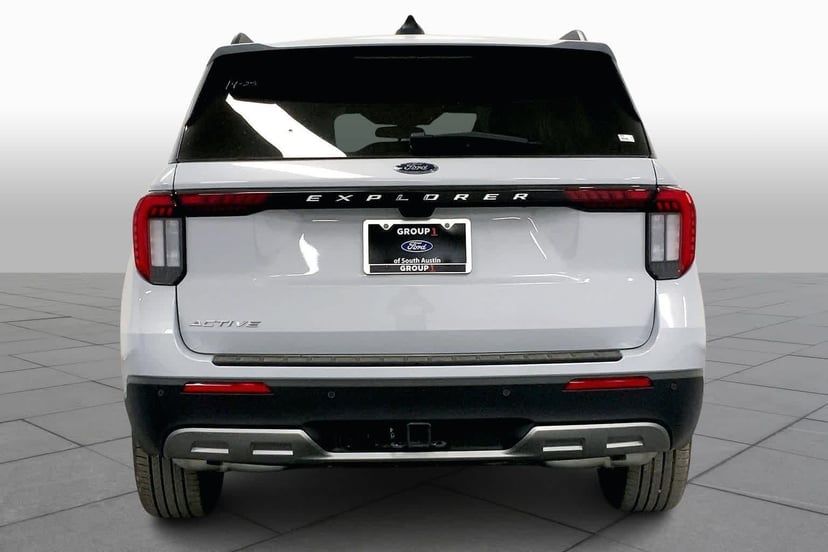 2026 Ford Explorer - Image 4