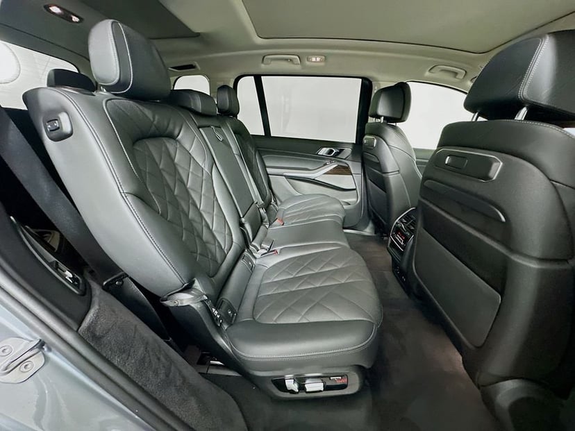 2024 BMW X7 - Image 29