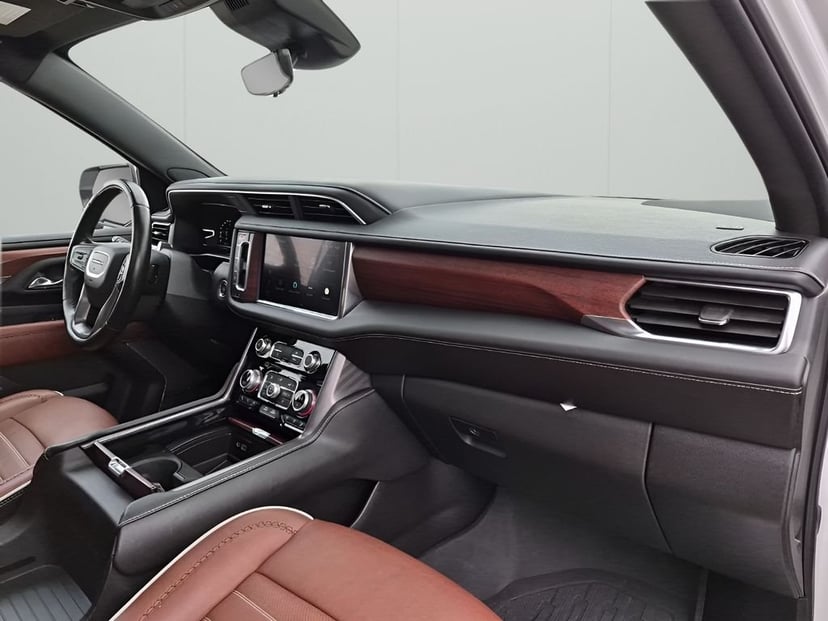 2023 GMC Yukon XL - Image 14