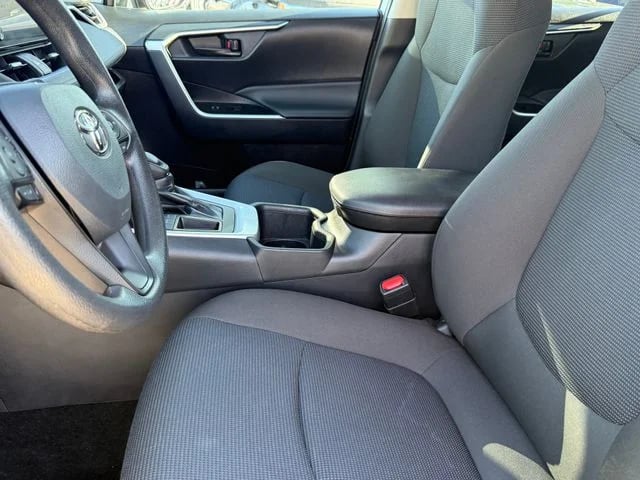2025 Toyota RAV4 - Image 8
