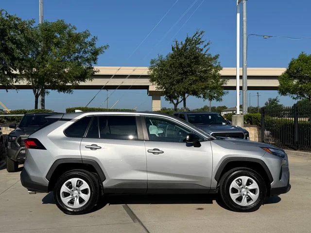 2025 Toyota RAV4 - Image 5