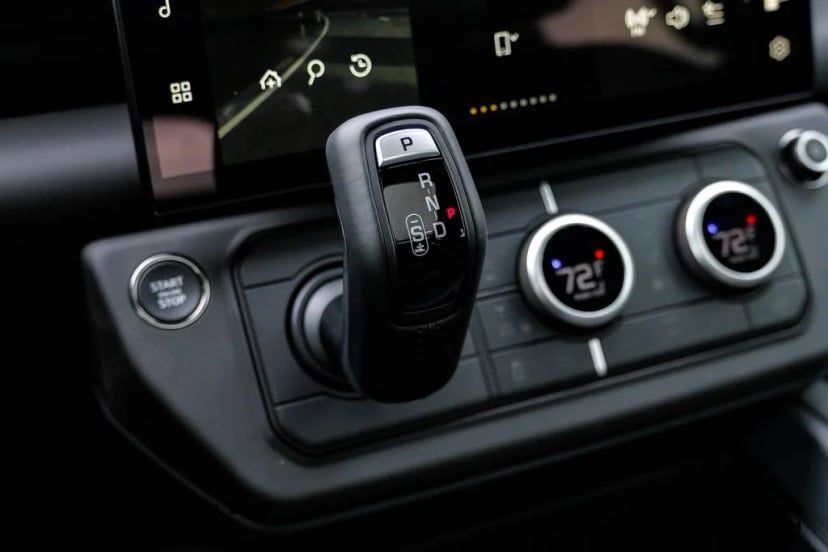 2026 Land Rover Defender 110 - Image 27