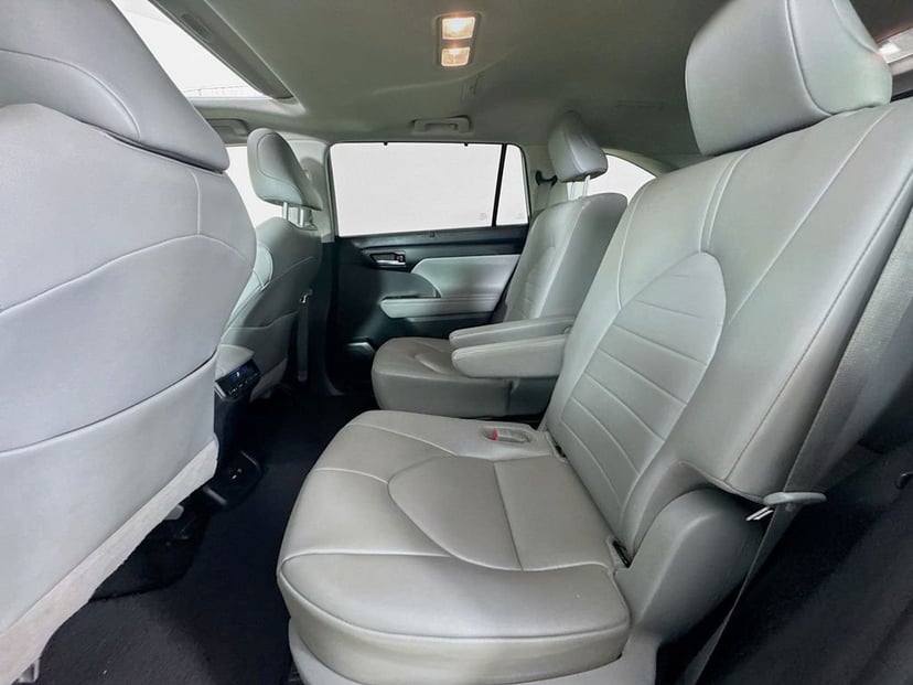 2020 Toyota Highlander - Image 30